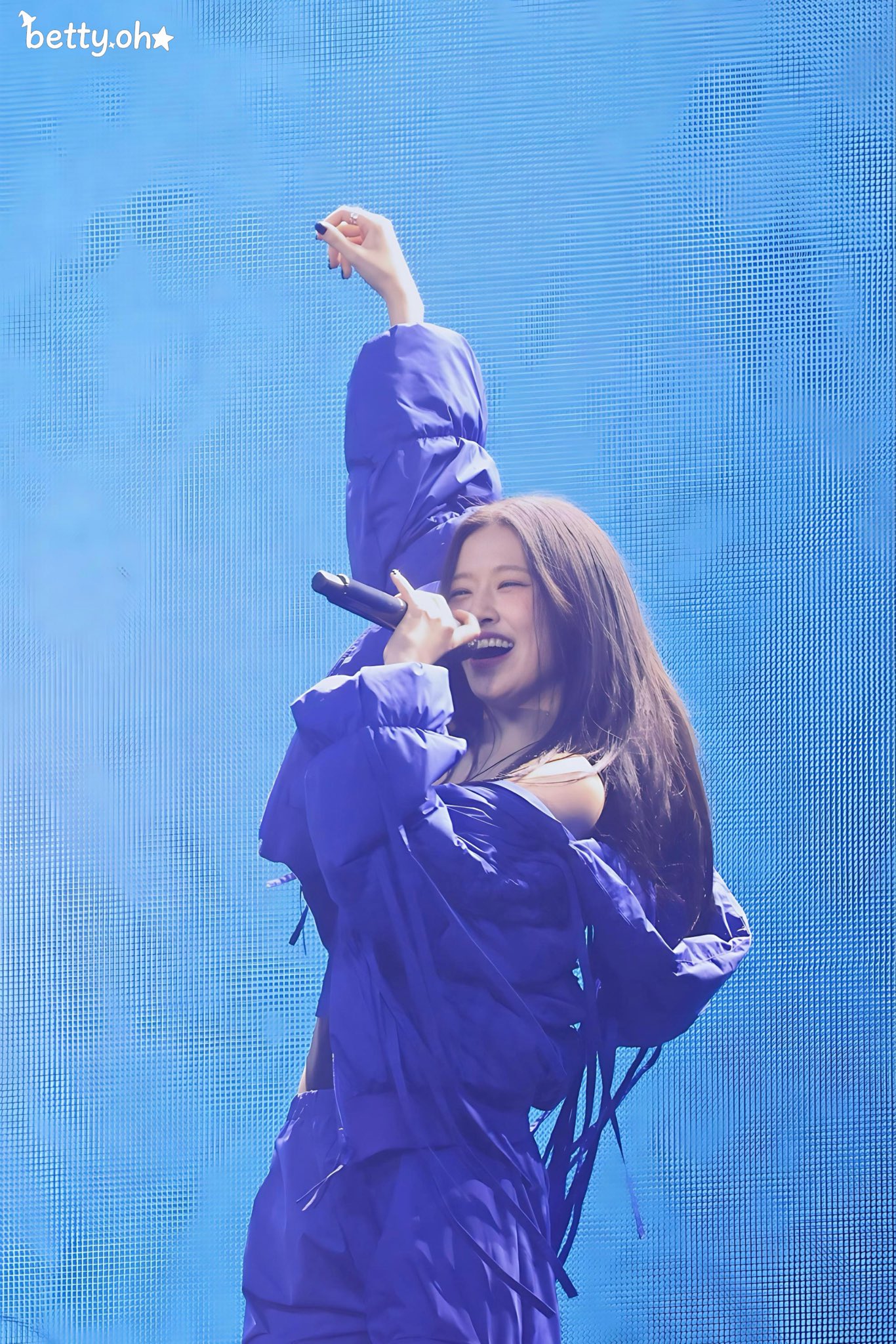 Foto aktivitas terbaru An Yujin (IVE)