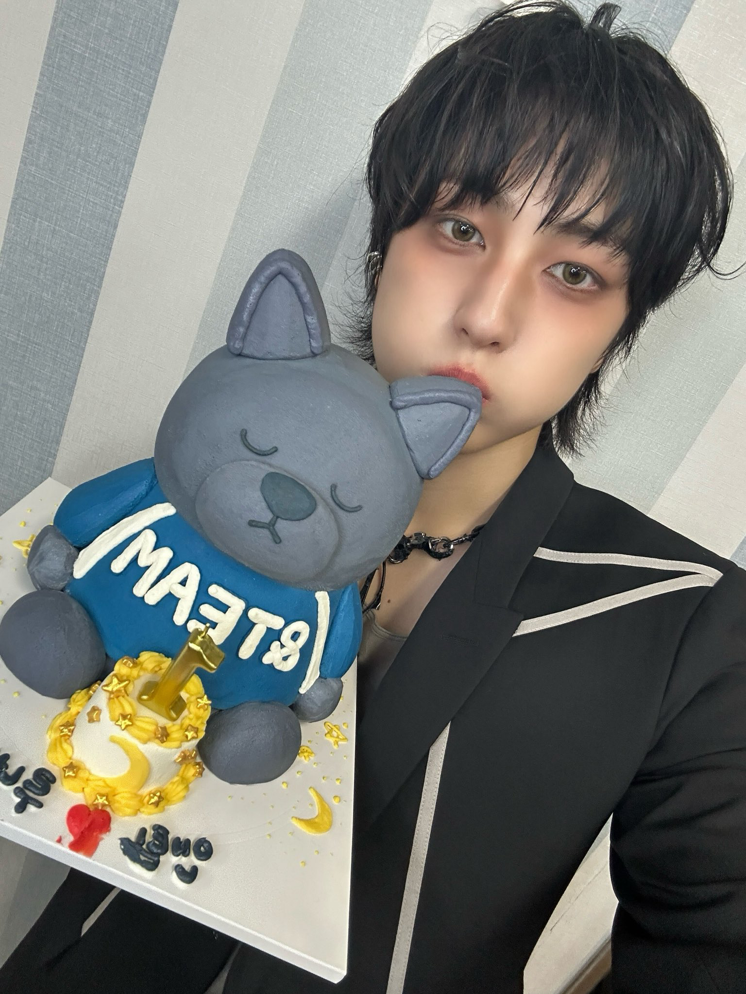 Behind-the-scenes cut of Taki (&TEAM)