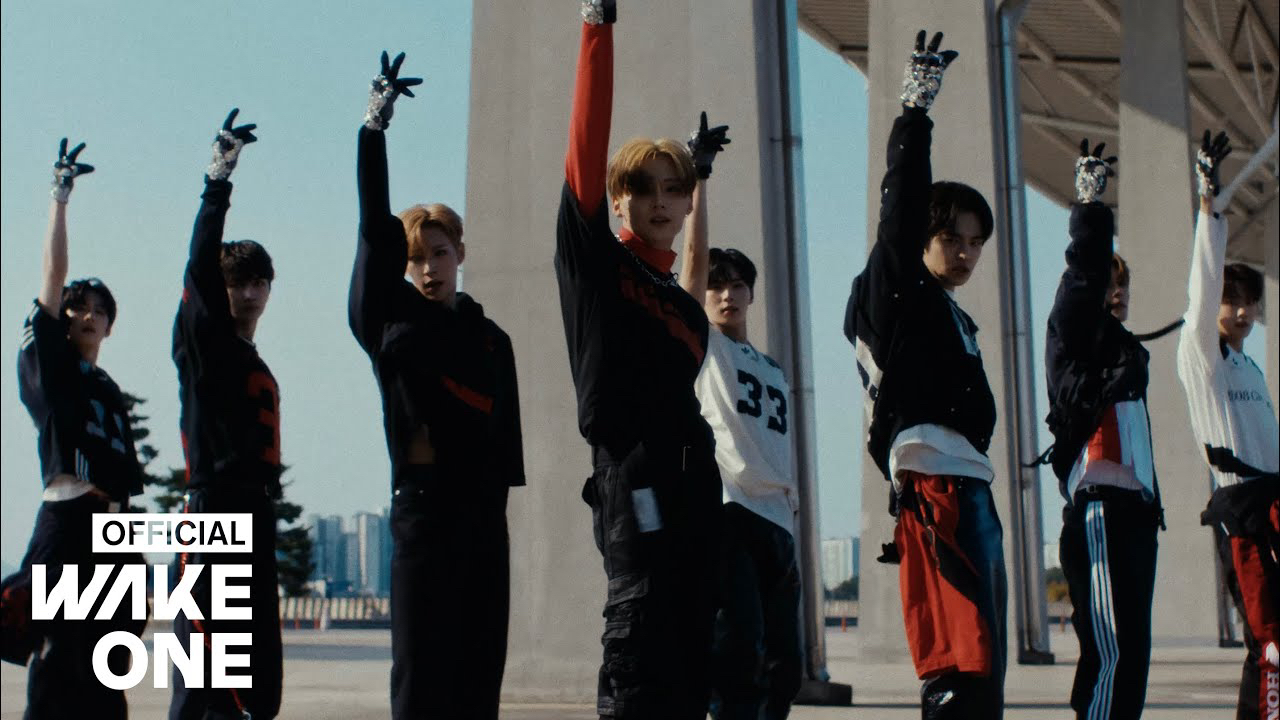 Behind-the-scenes cut of He Xinlong (ALPHA DRIVE ONE)