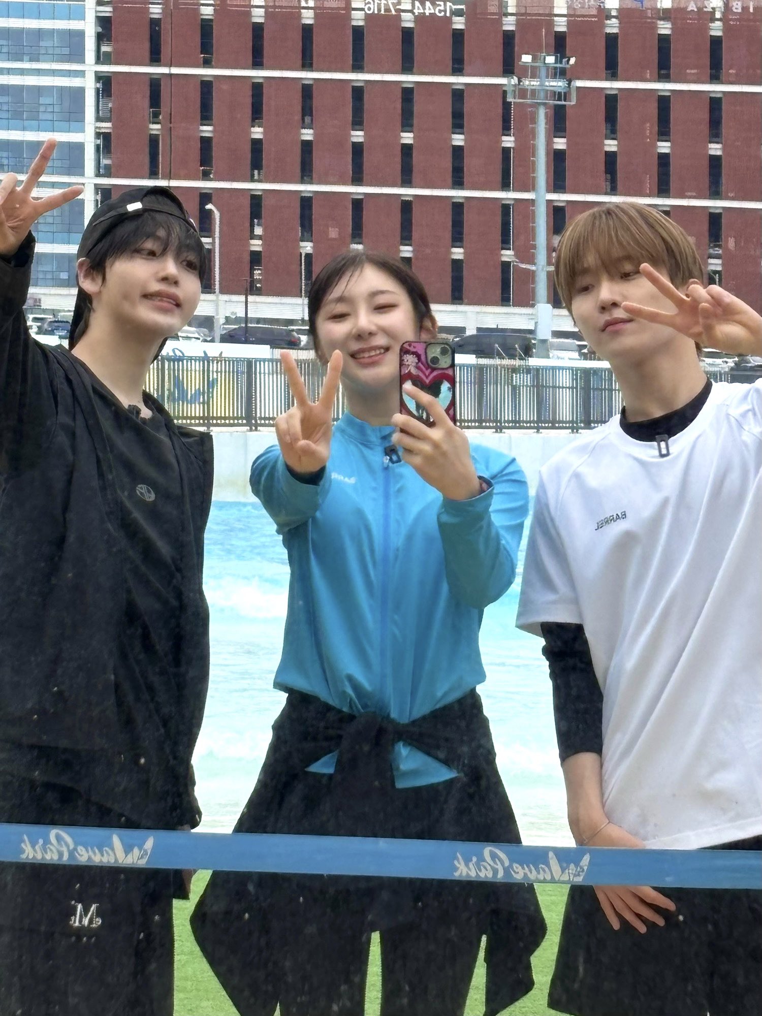 A moment captured by Lee Chaeyeon's fan