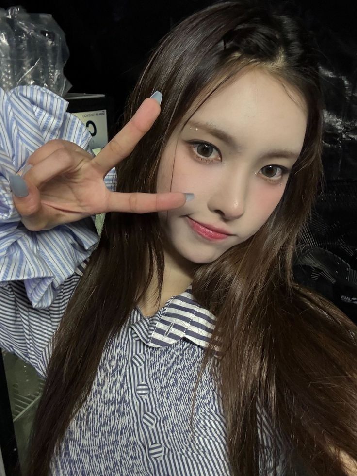 Latest photo of Yunah (ILLIT)