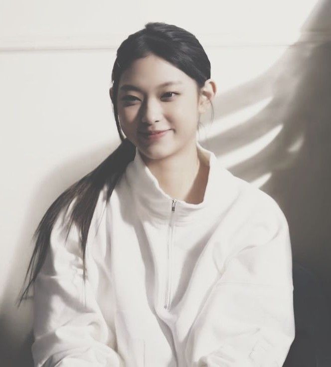 Latest photo of Haerin (NewJeans)