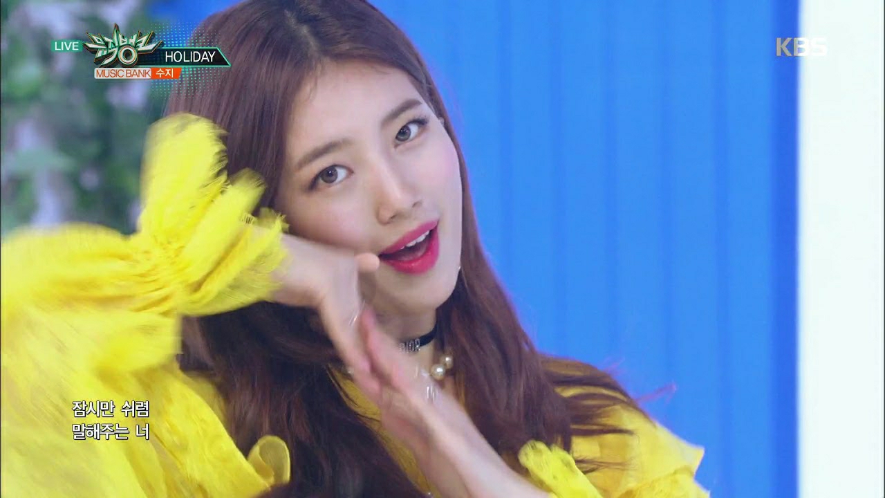 A moment captured by Suzy's fan