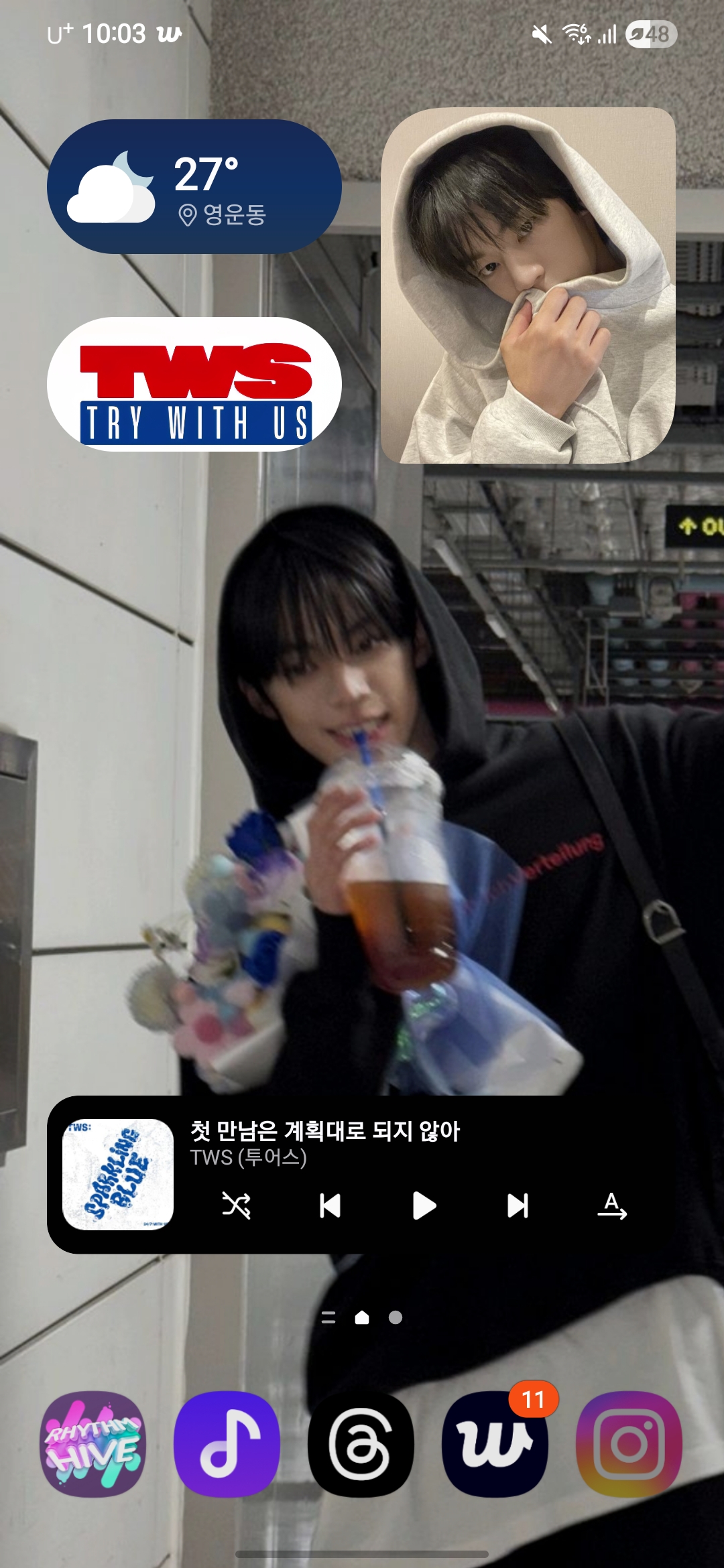 A heartfelt wallpaper shared by Shinyu (TWS)'s fans