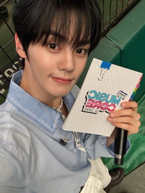 Recent activity shot of Kim Gyuvin (ZEROBASEONE)