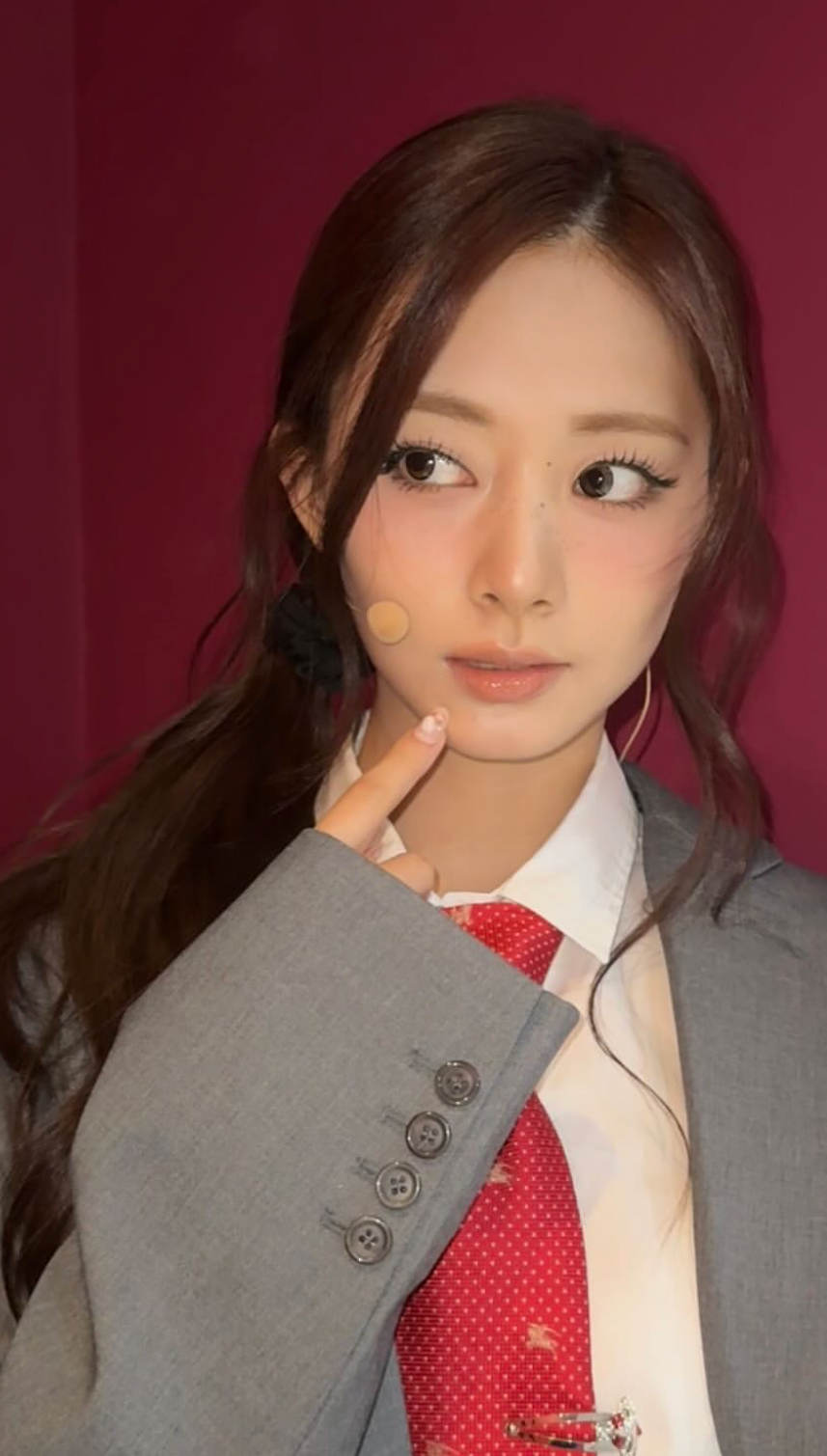 Potret di balik layar Tzuyu (TWICE)