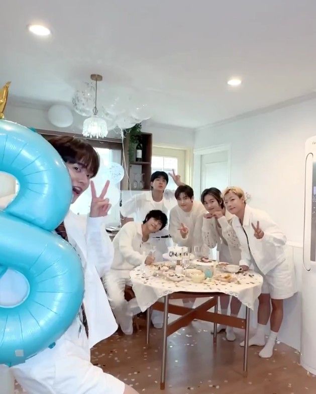 Behind-the-scenes cut of ONF