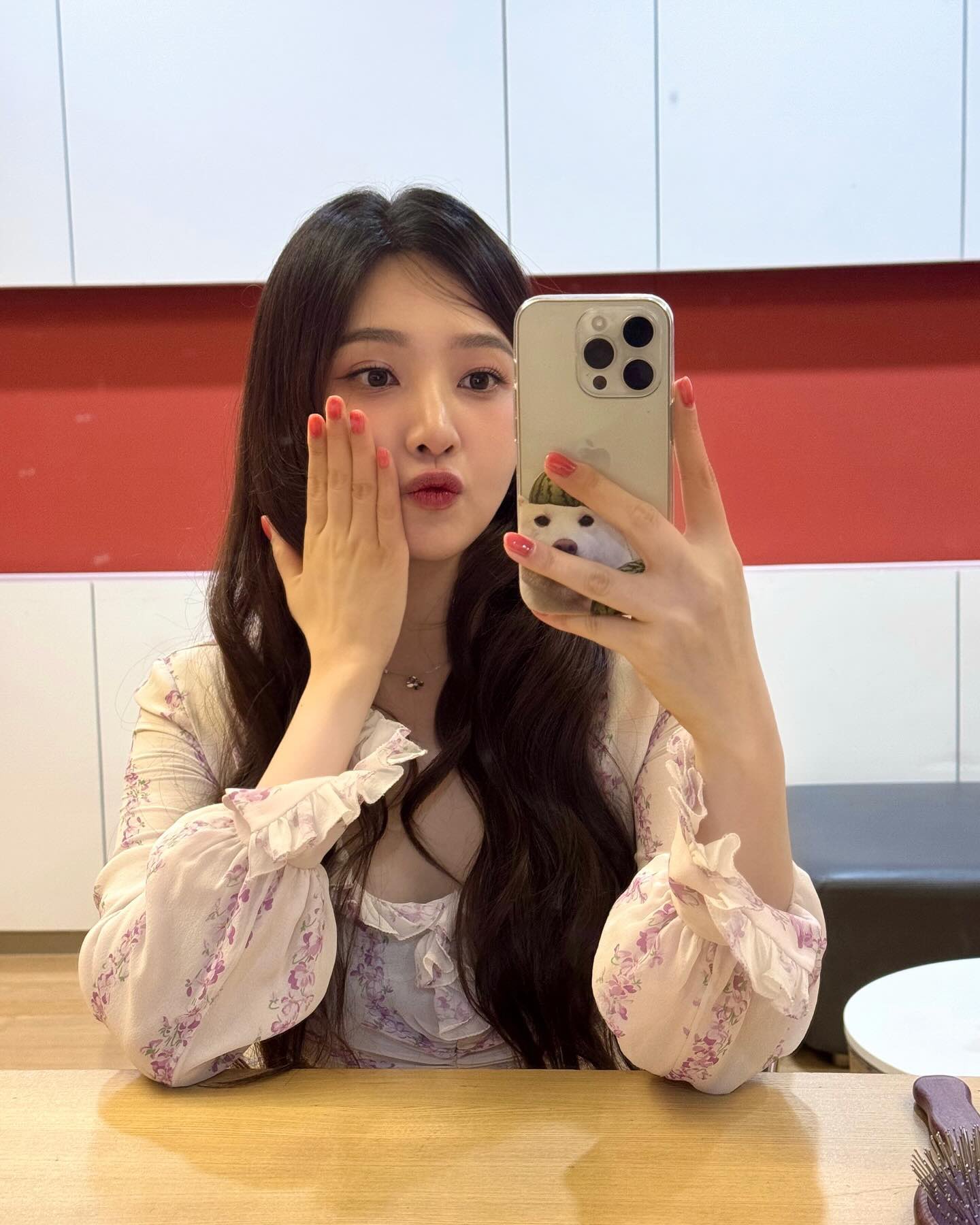 Behind-the-scenes cut of Joy (Red Velvet)