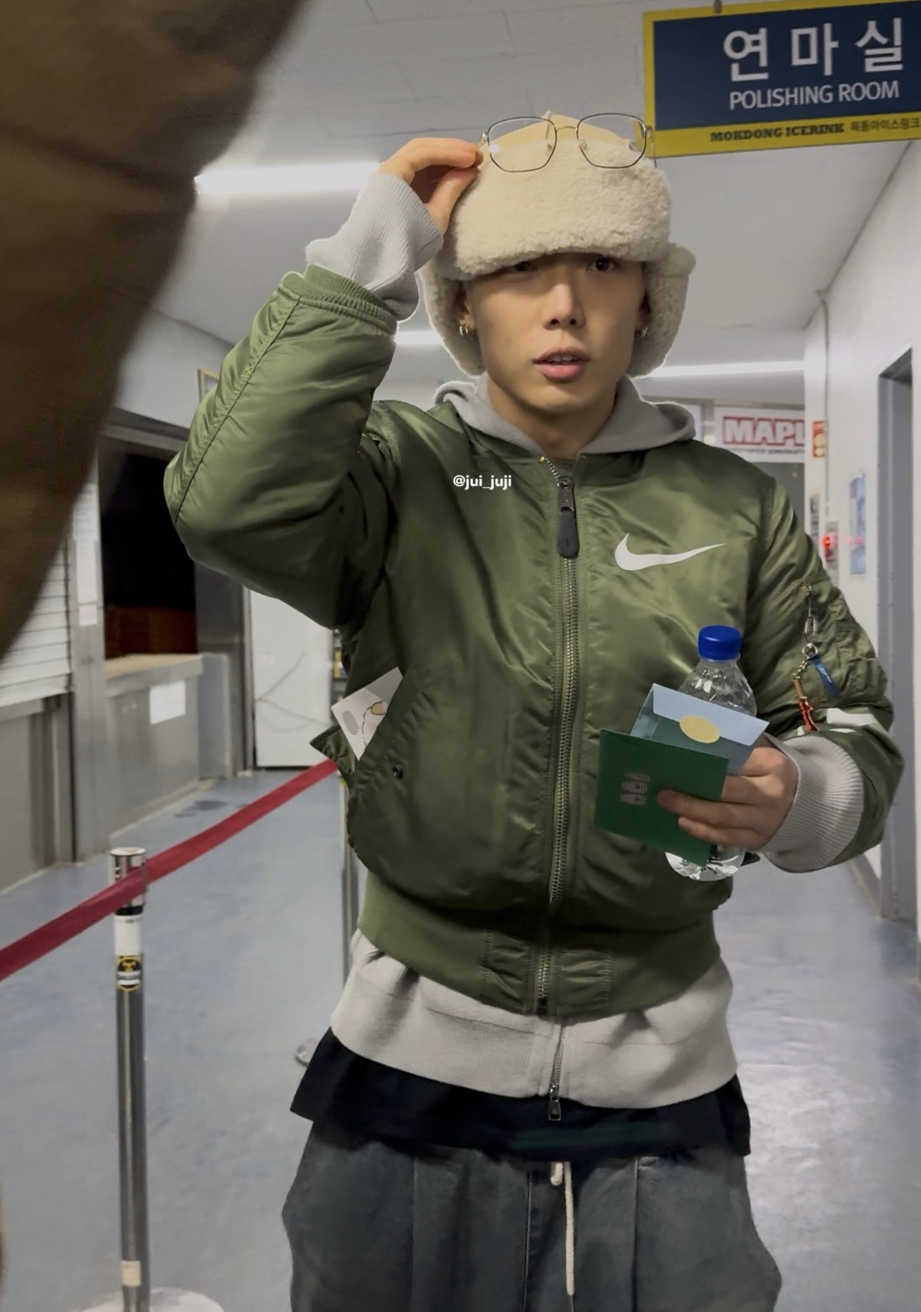 A moment captured by BOBBY (iKON)'s fan