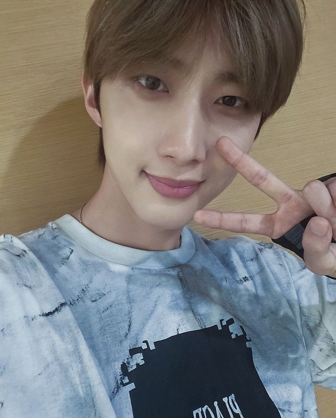 Recent activity shot of Hui (PENTAGON)