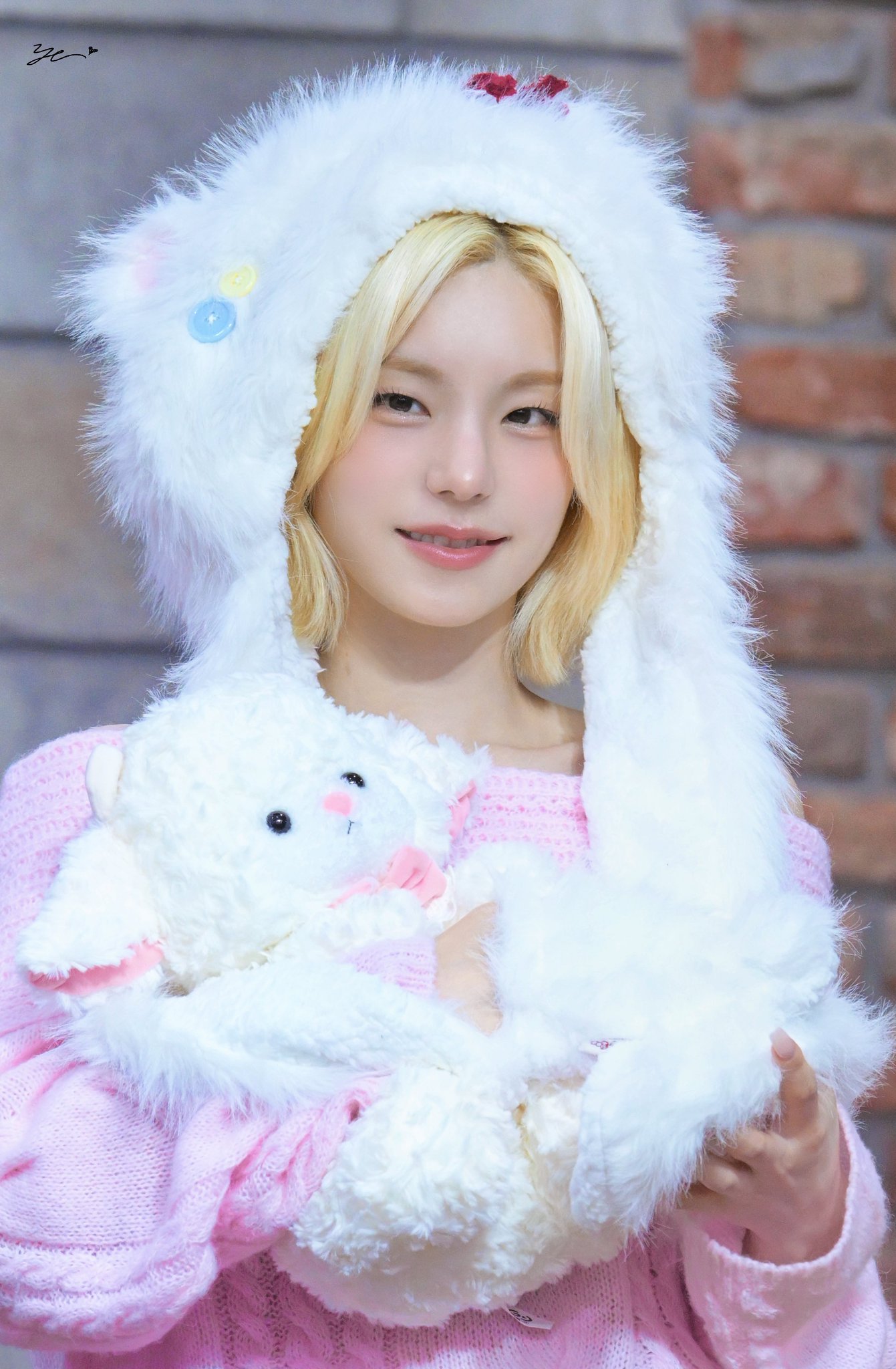 Recent activity shot of Yeji (ITZY)