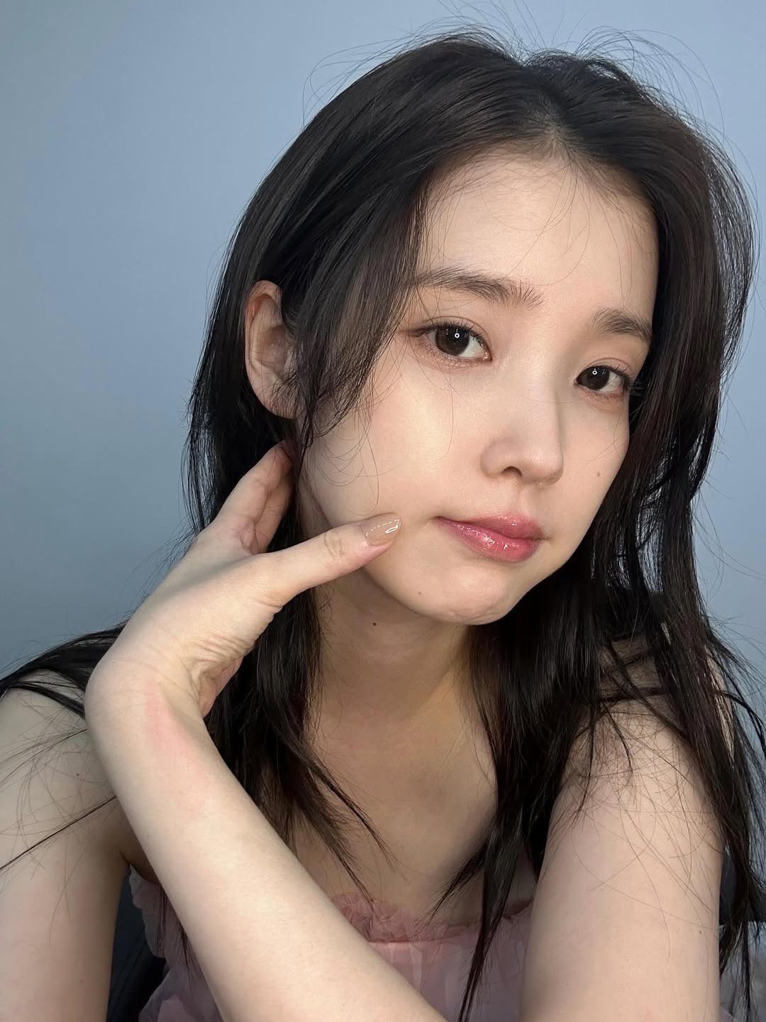 아이유 최근 활동샷