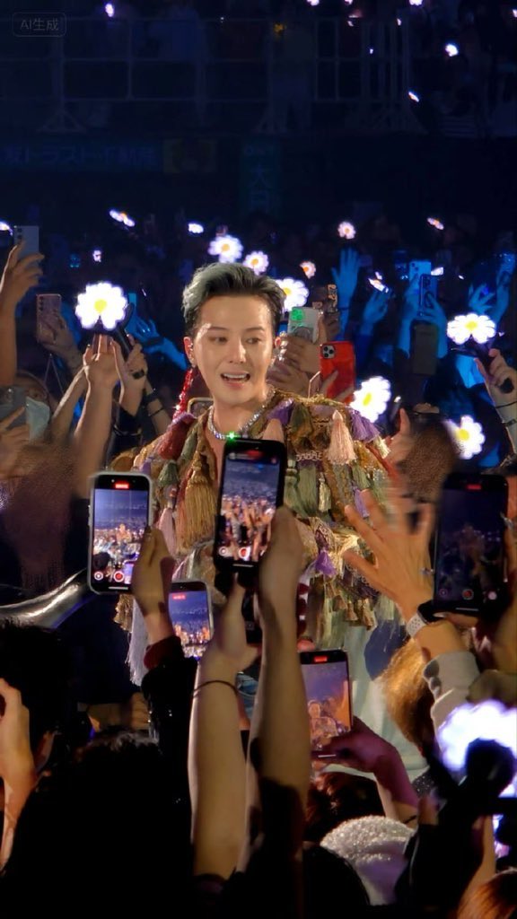 Foto aktivitas terbaru G-DRAGON (BIGBANG)