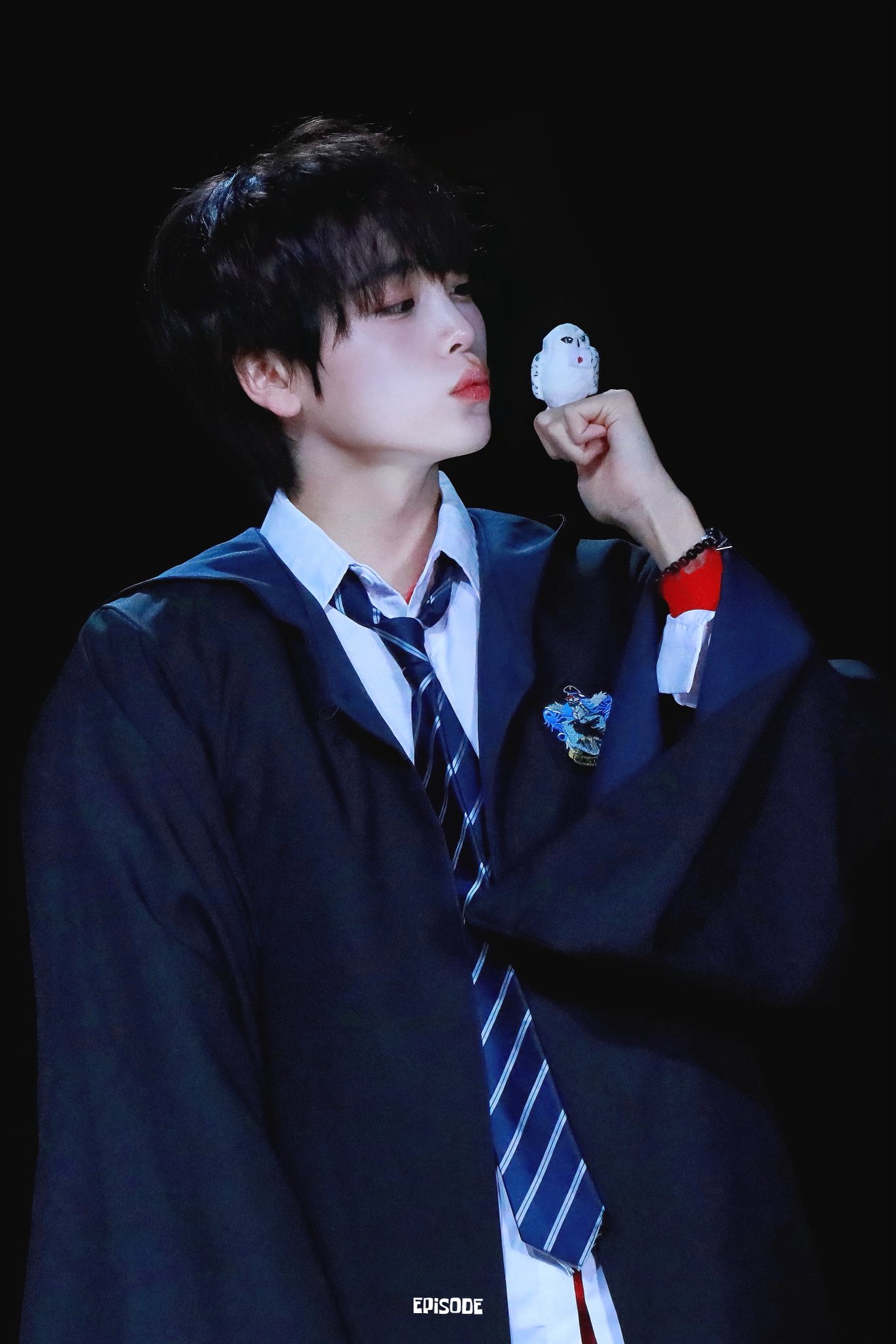 Recent activity shot of Hyeongjun (CRAVITY)