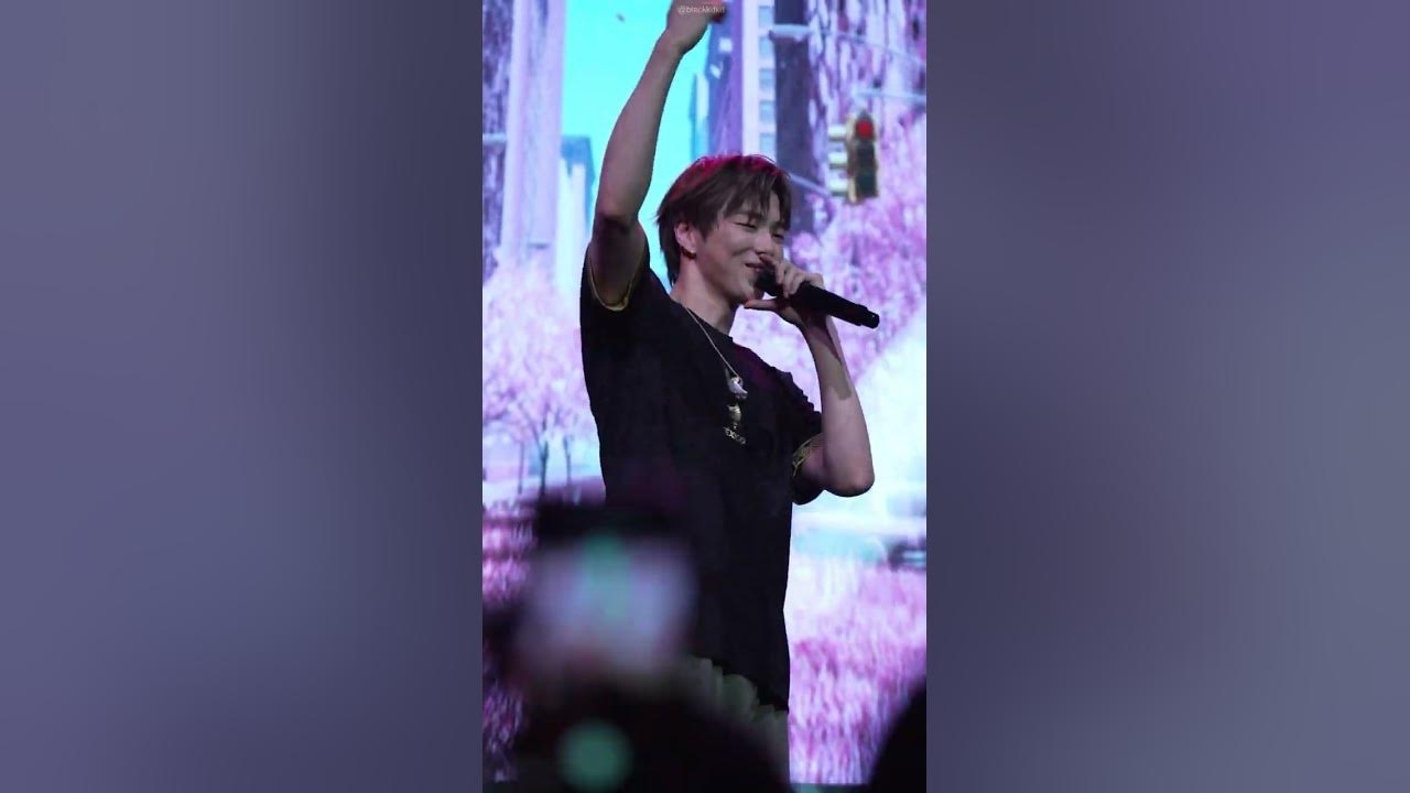 A moment captured by Kang Daniel's fan