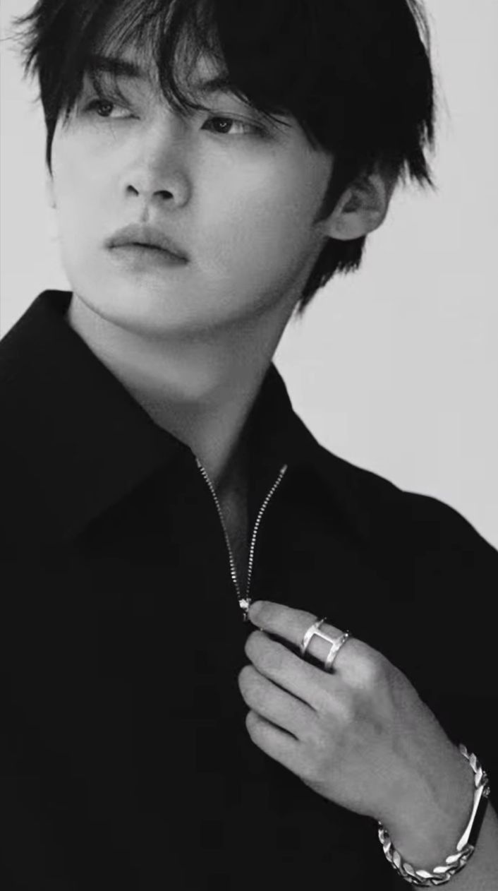 The most beloved wallpaper among Lee Know (Stray Kids)'s fans
