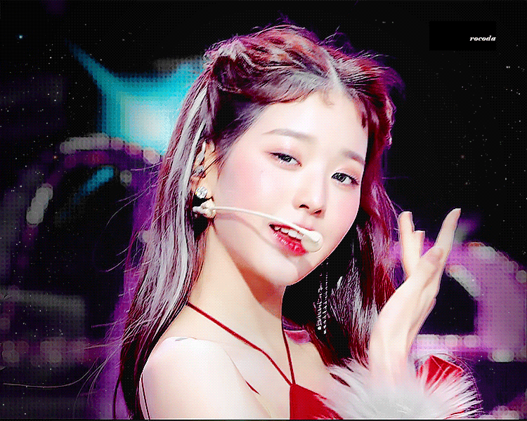 A moment captured by Jang Wonyoung (IVE)'s fan
