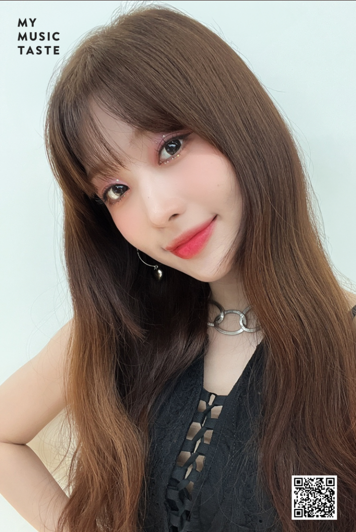 Recent activity shot of Sihyeon (EVERGLOW)