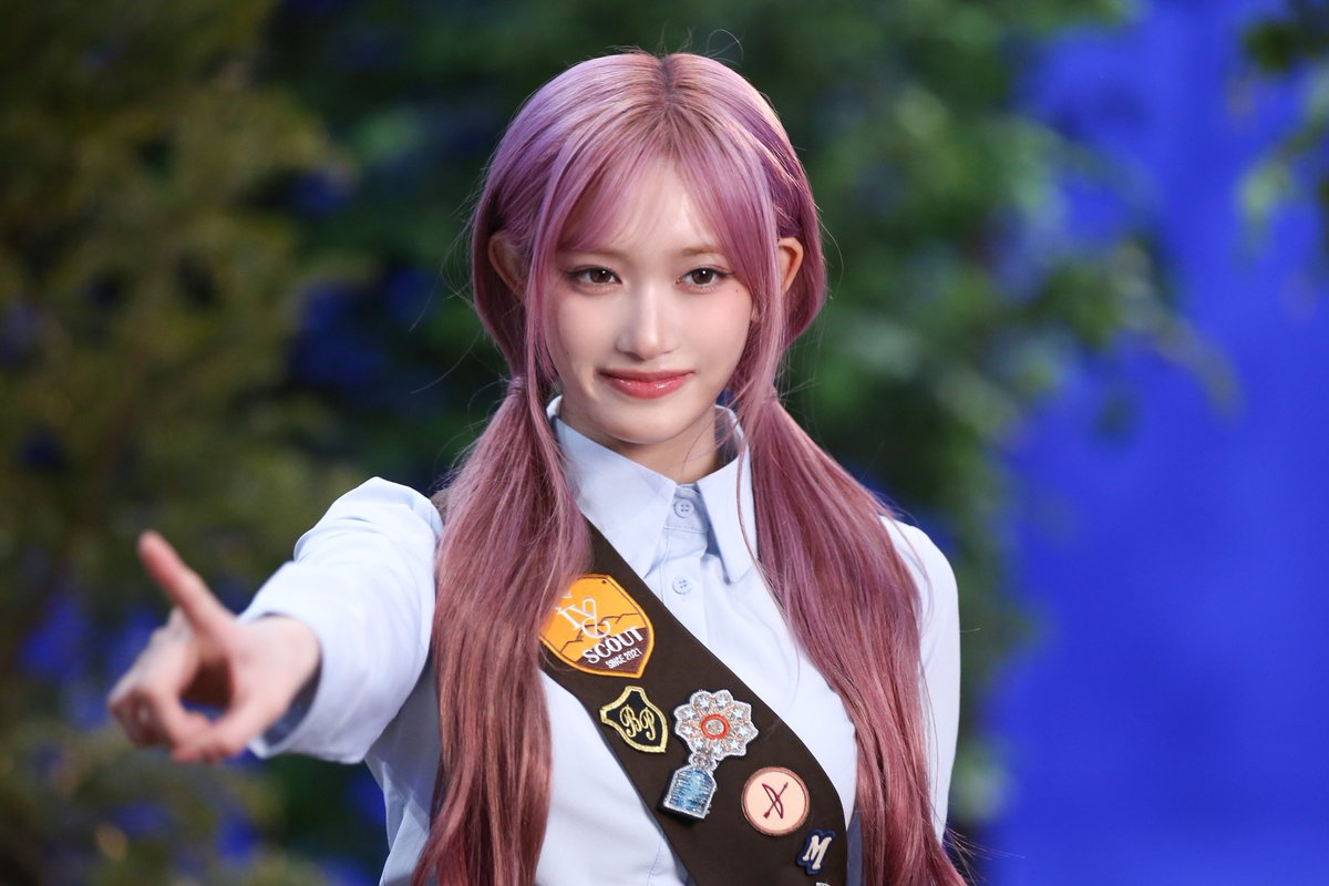 Behind-the-scenes cut of IVE