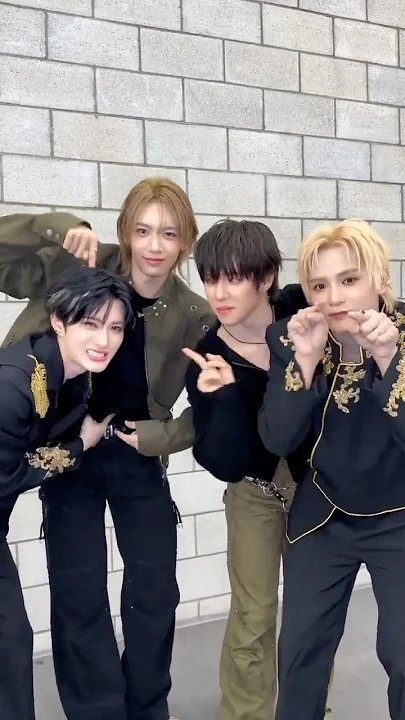 Behind-the-scenes cut of JL (AHOF)