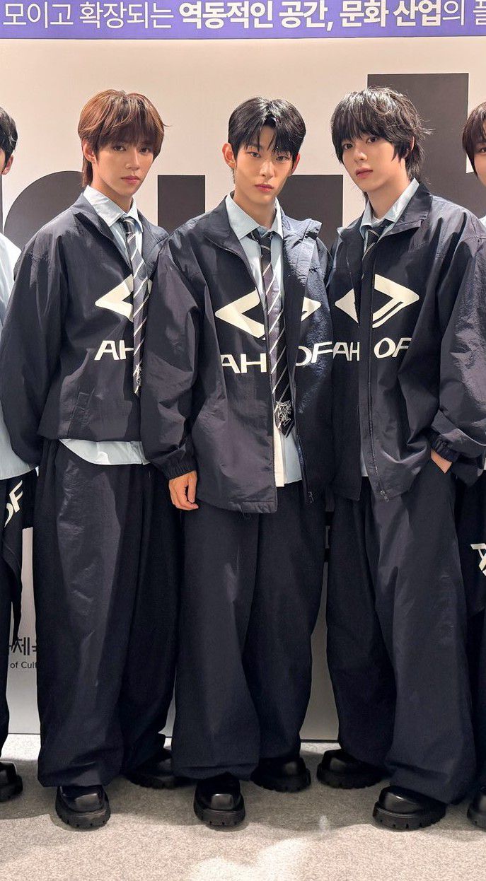 The most beloved wallpaper among JL (AHOF)'s fans