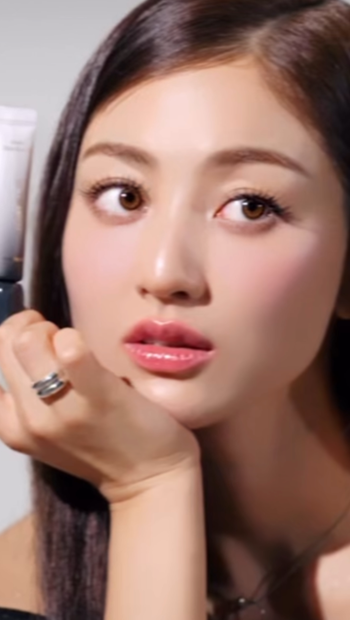 Behind-the-scenes cut of Jihyo (TWICE)