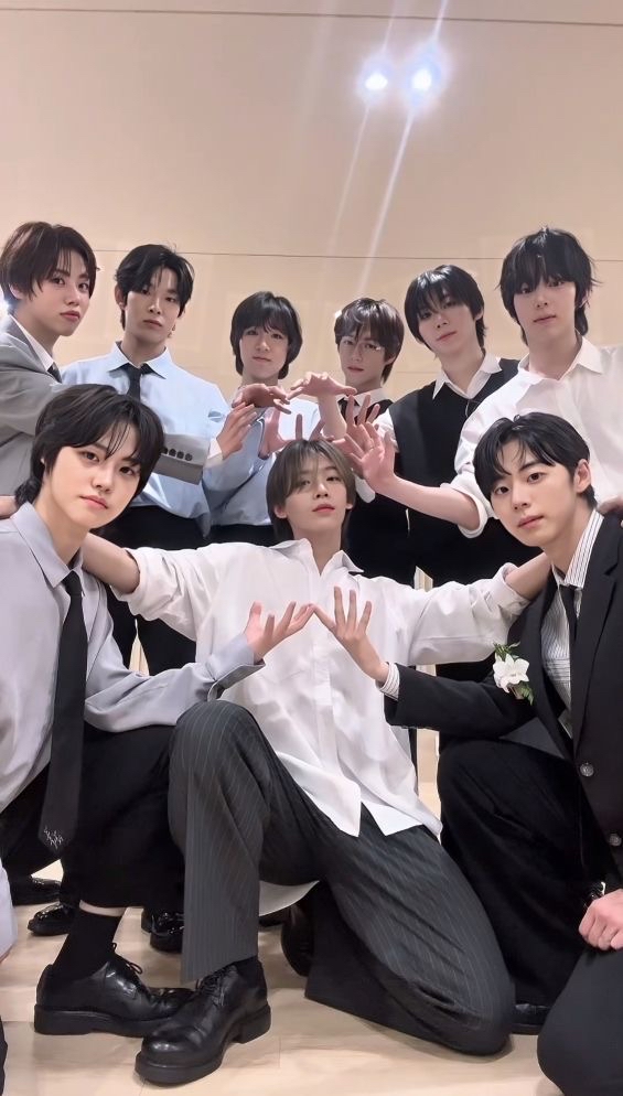 A heartfelt wallpaper shared by AHOF's fans