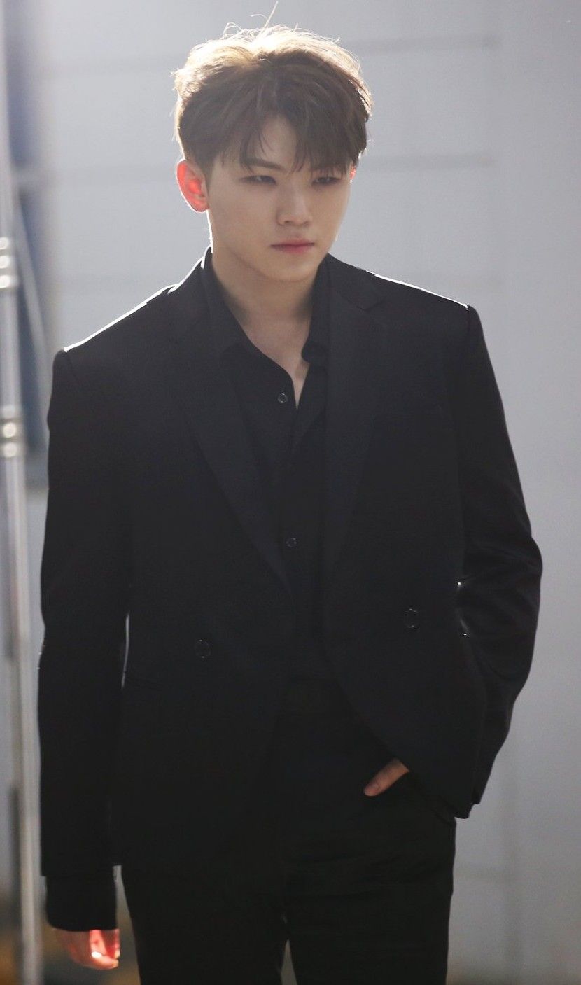 Today's most popular wallpaper in the Woozi (SEVENTEEN) community