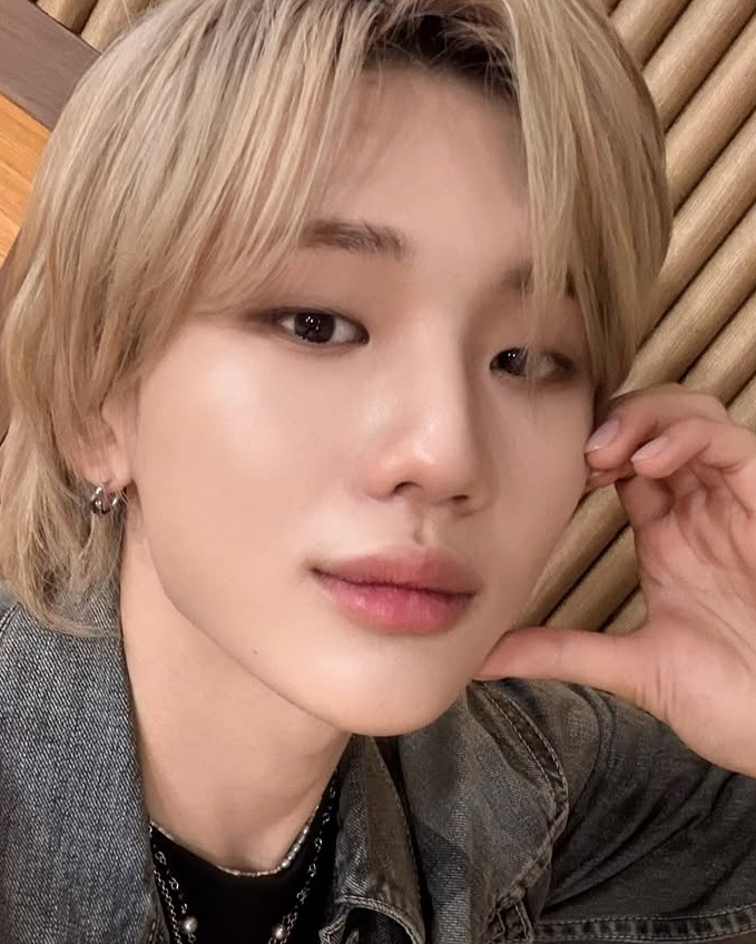 Behind-the-scenes cut of Junhyeok (TNX)