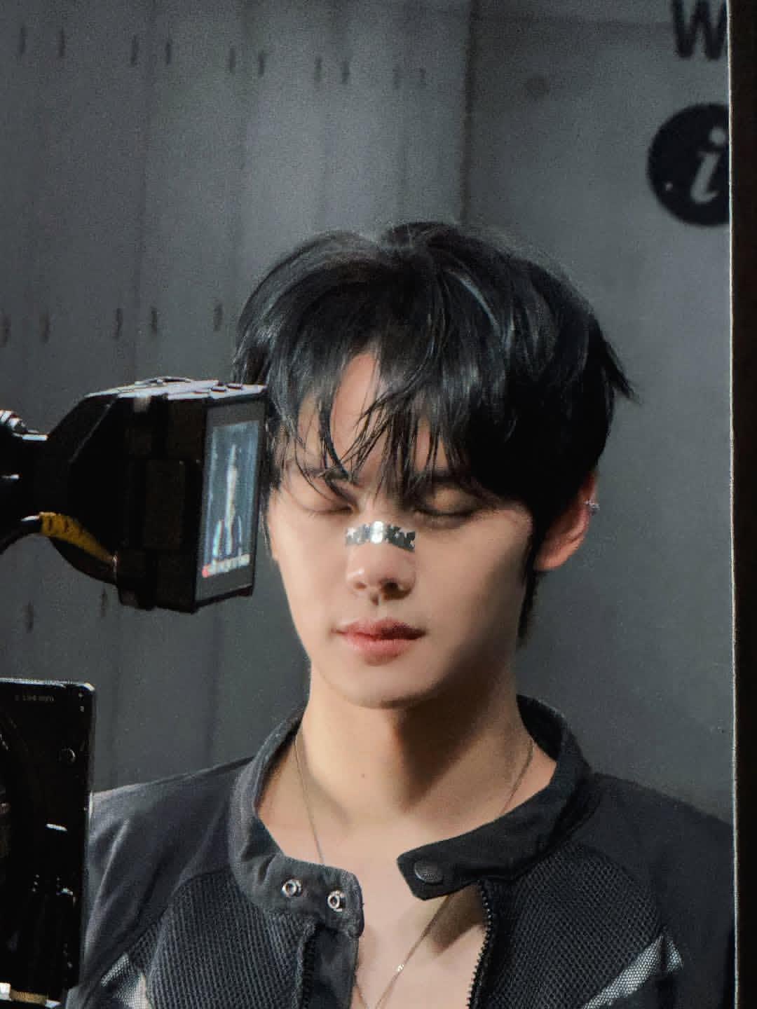 A moment captured by Kim Gyuvin (ZEROBASEONE)'s fan