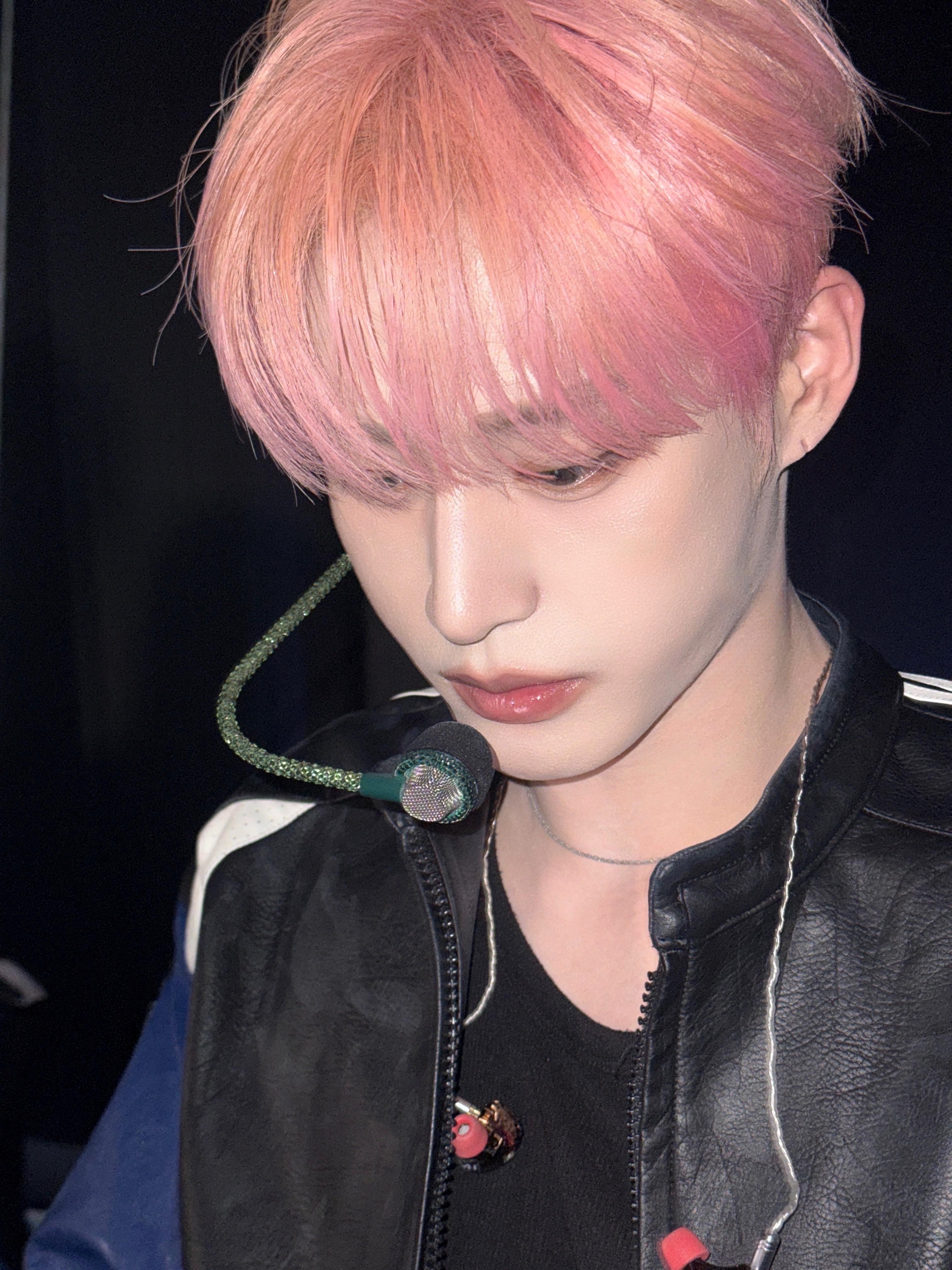 A moment captured by Kim Jiwoong (ZEROBASEONE)'s fan