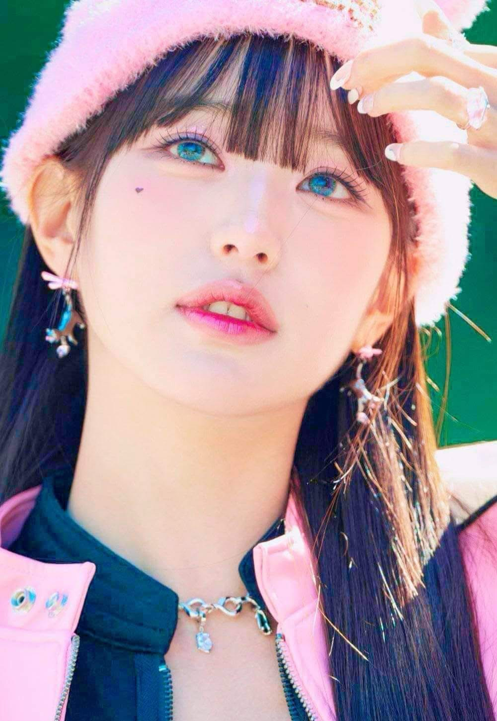 Behind-the-scenes cut of Jang Wonyoung (IVE)