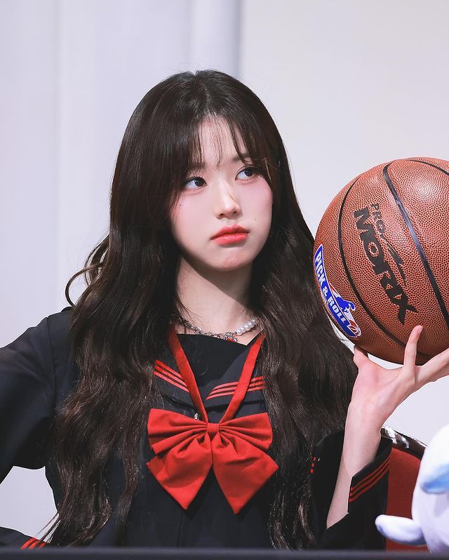 A moment captured by Jang Wonyoung (IVE)'s fan