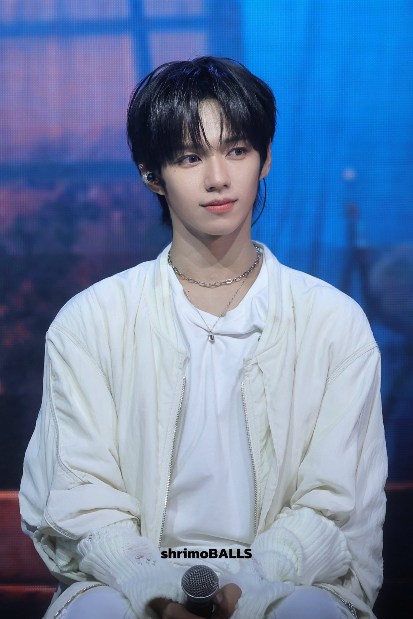 Behind-the-scenes cut of JL (AHOF)