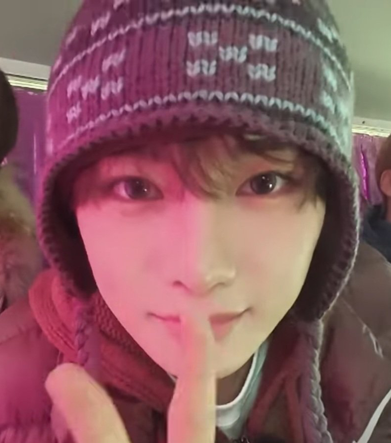 A moment captured by Zhou Anxin (ALPHA DRIVE ONE)'s fan