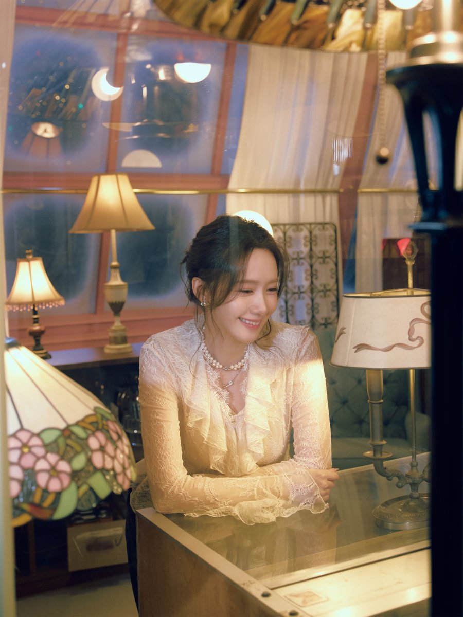 Behind-the-scenes cut of Girls' Generation