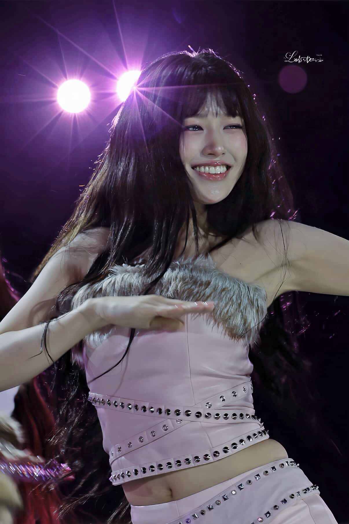 안유진 (IVE) 최근 활동샷