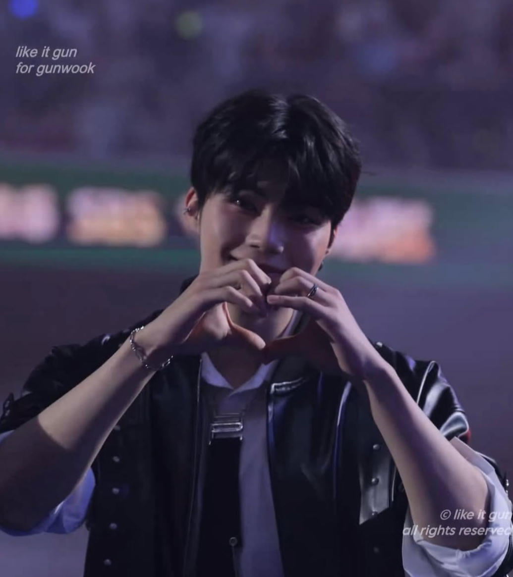 Behind-the-scenes cut of Park Gunwook (ZEROBASEONE)