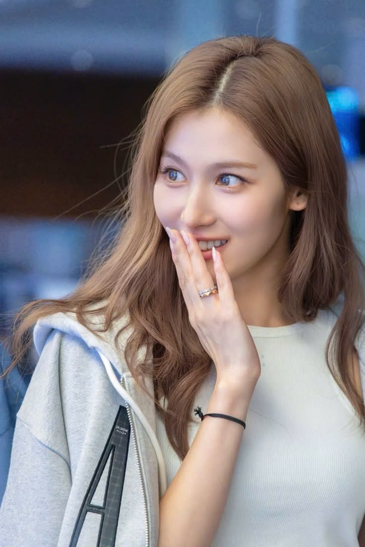 Behind-the-scenes cut of Sana (TWICE)