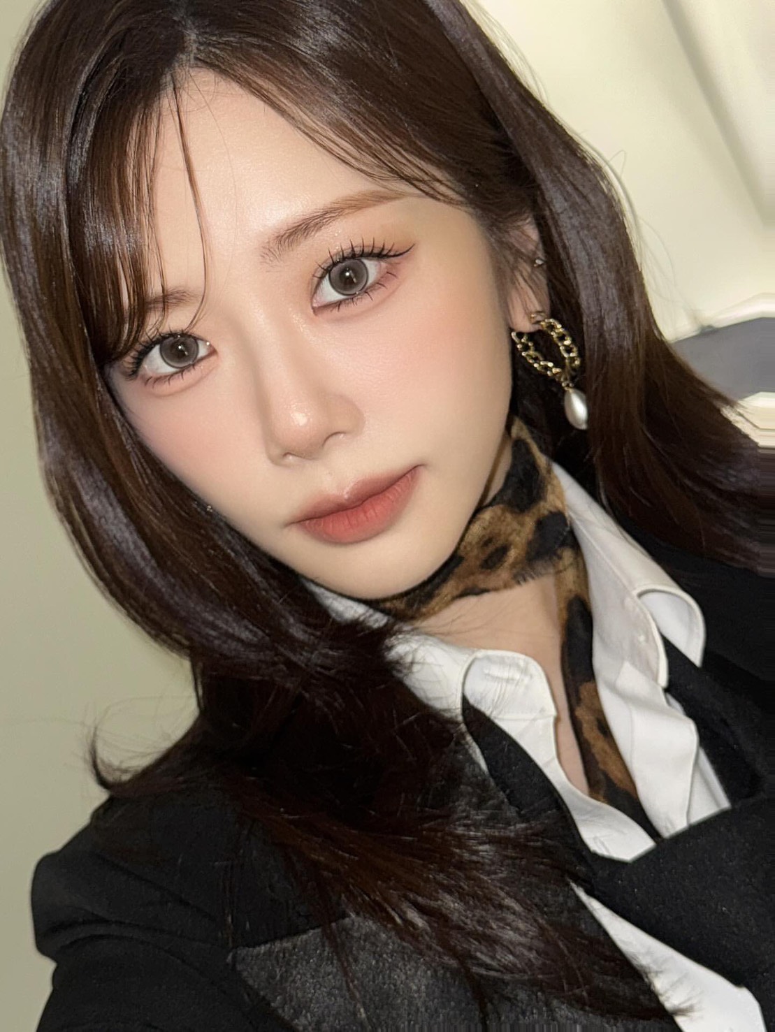 Foto aktivitas terbaru JI U (DREAMCATCHER)