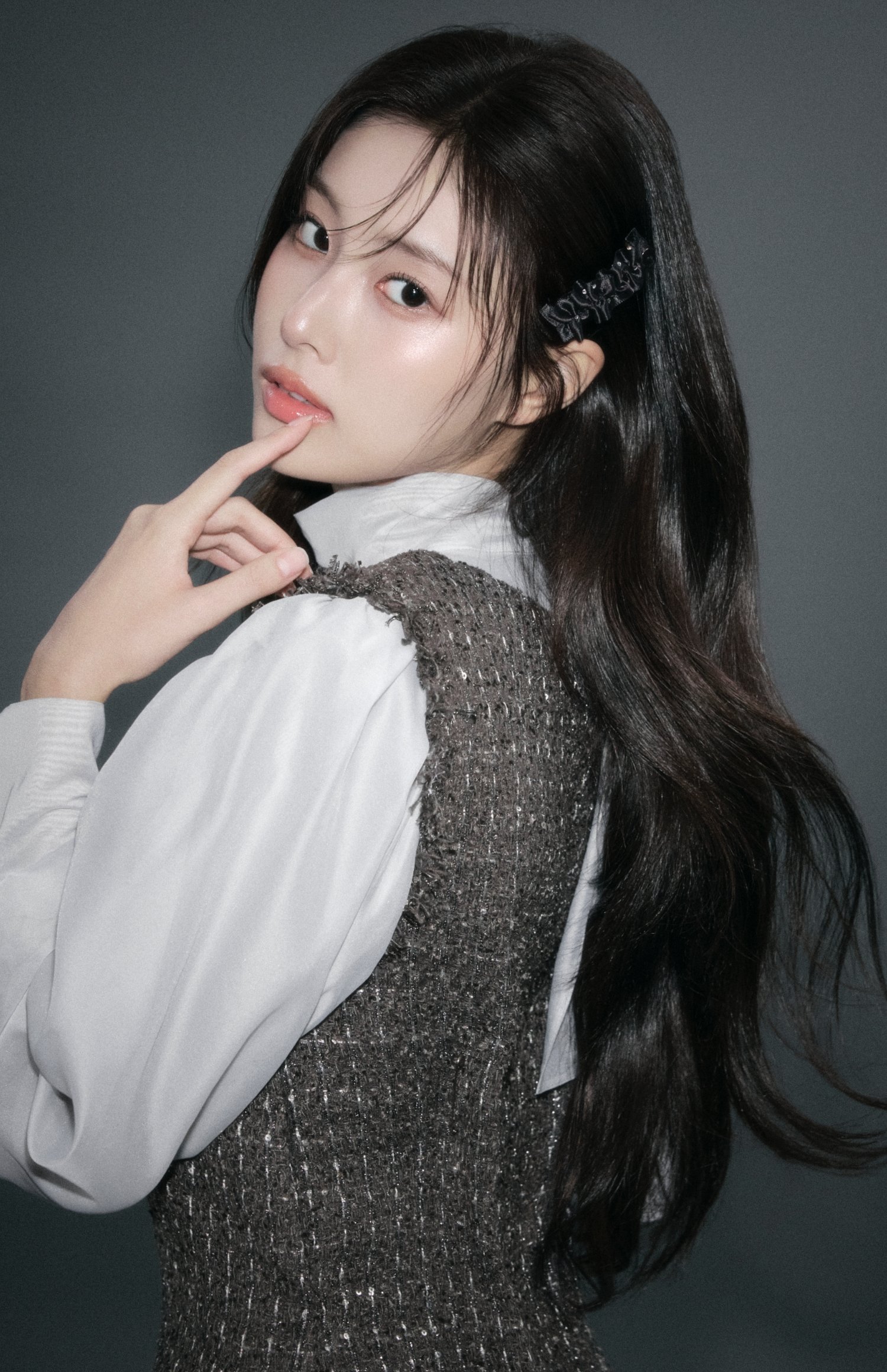 Behind-the-scenes cut of Kang Hyewon