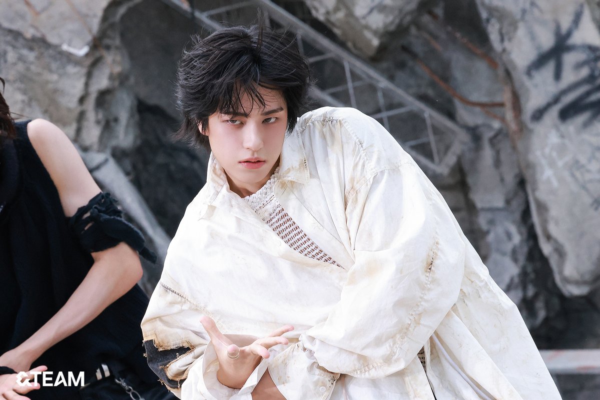 Latest photo of &TEAM