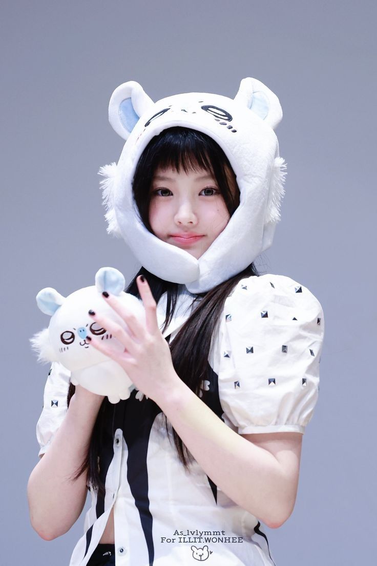 Behind-the-scenes cut of Wonhee (ILLIT)