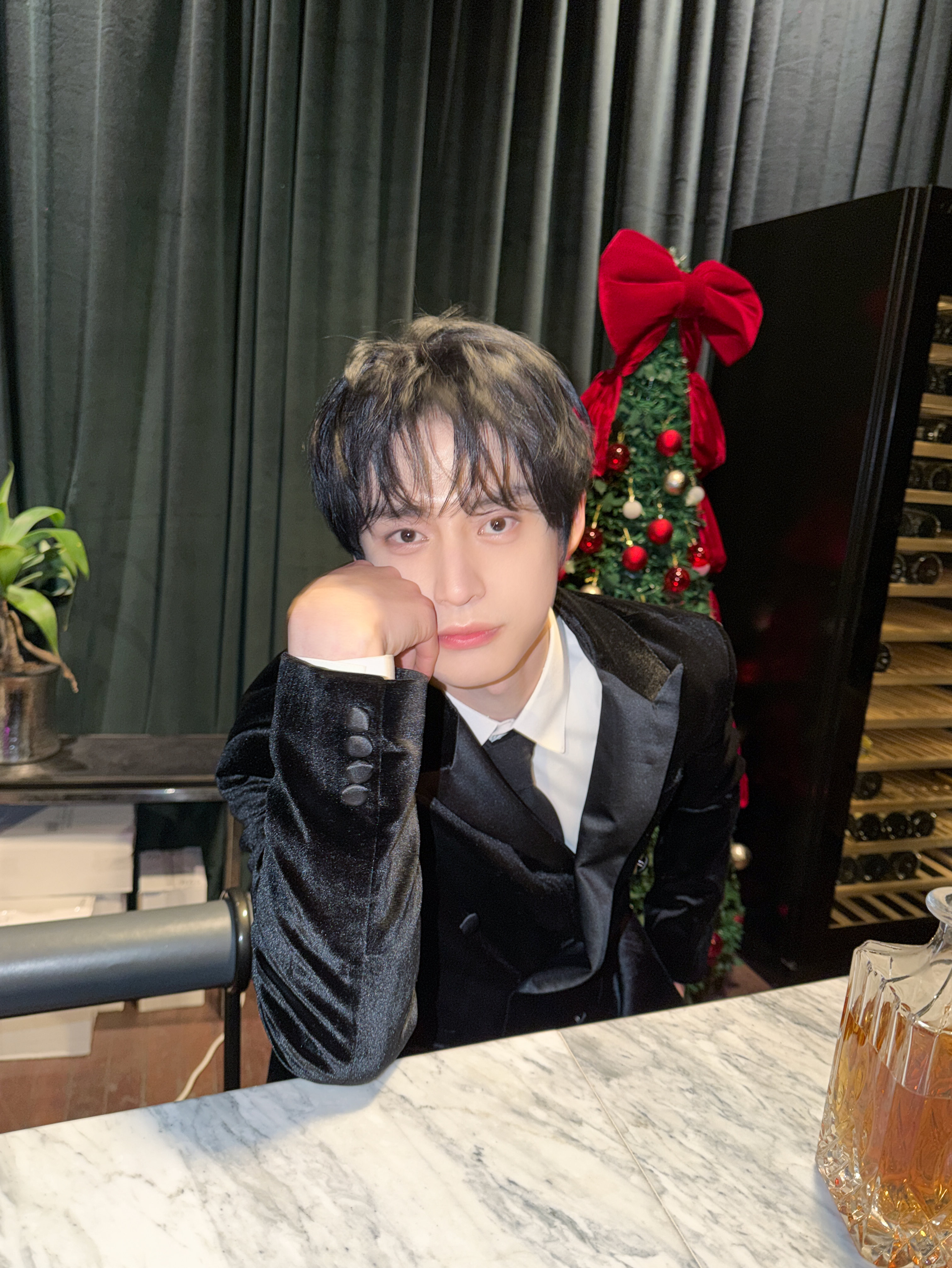 金地雄 (ZEROBASEONE)的最新活动照片