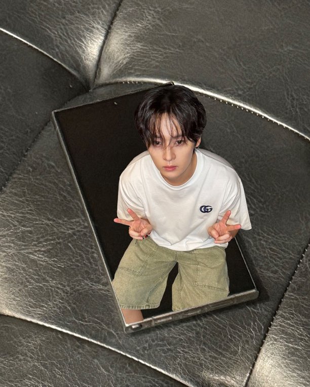 Latest photo of Lee Know (Stray Kids)