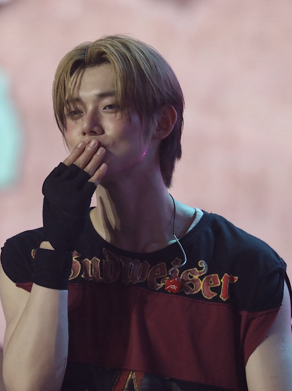 Today's hottest K-pop community feed