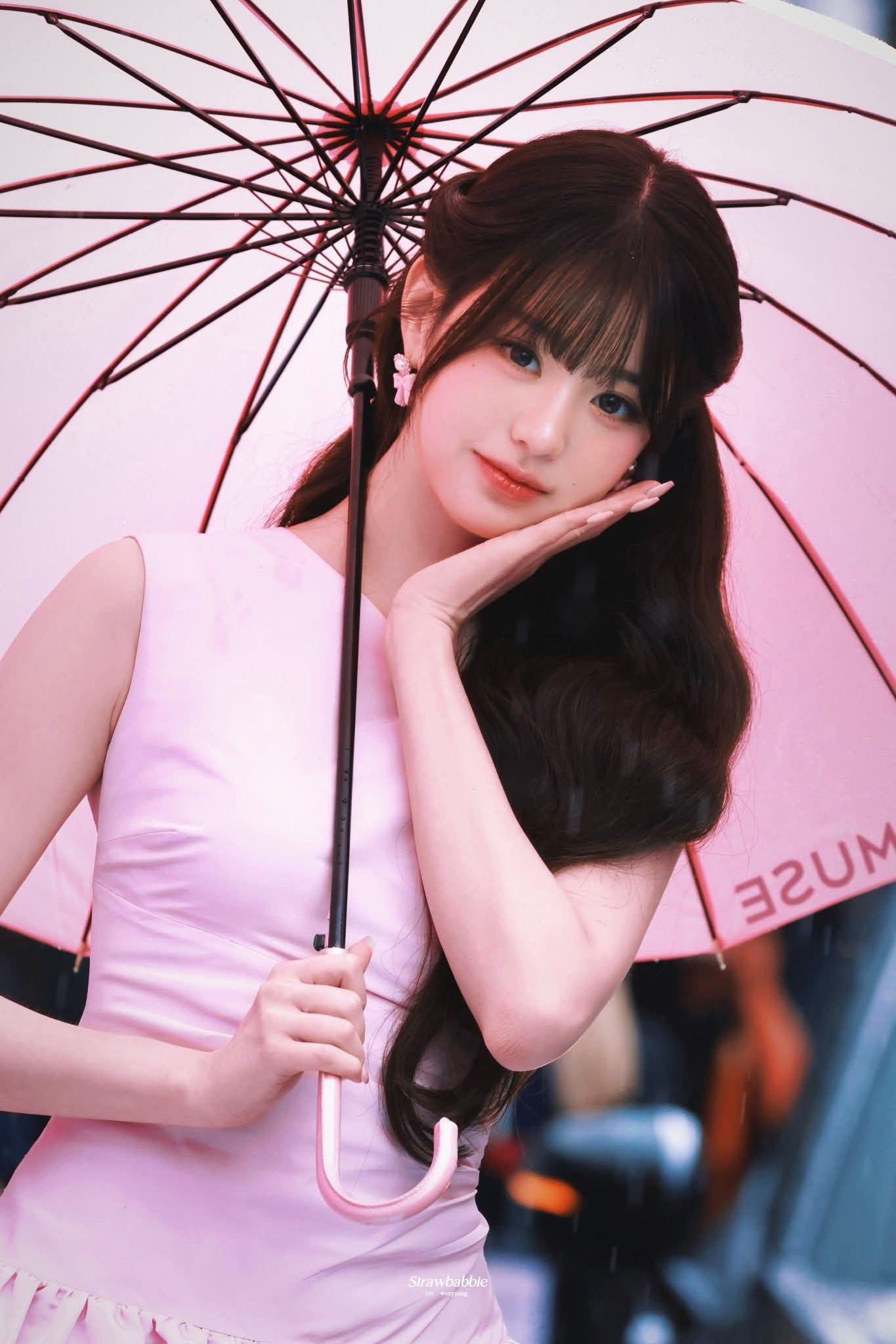 Recent activity shot of Jang Wonyoung (IVE)