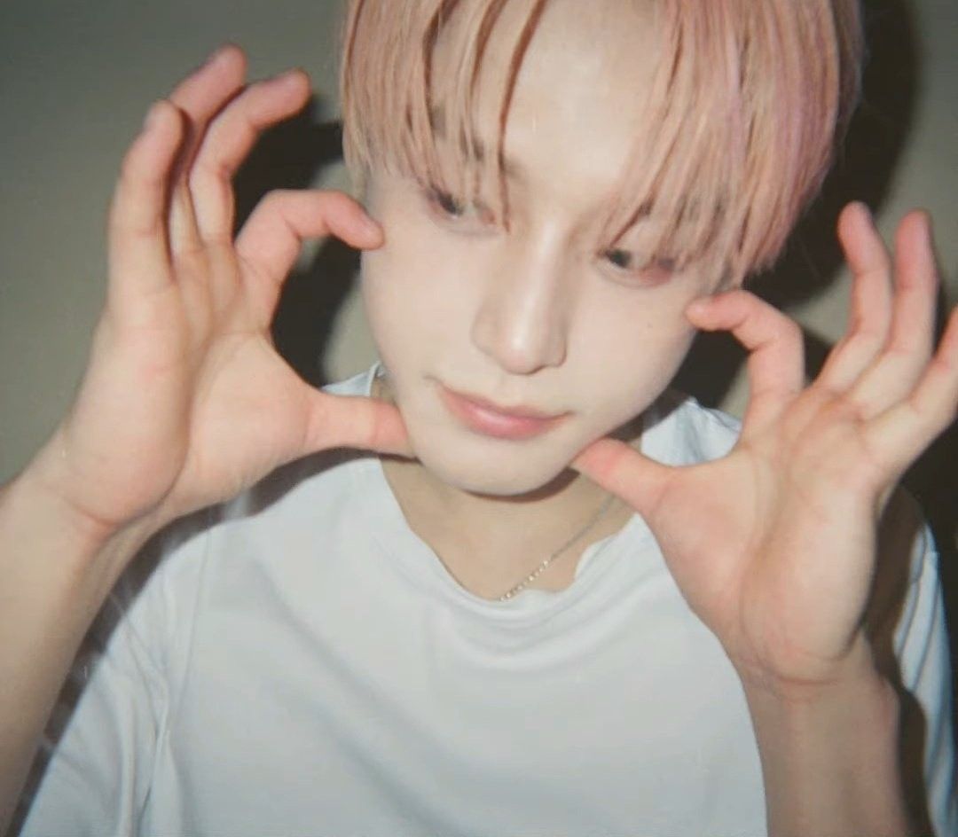 Latest photo of Kim Jiwoong (ZEROBASEONE)