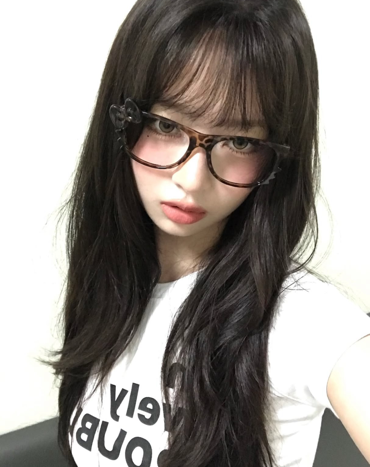 Behind-the-scenes cut of Rei (IVE)