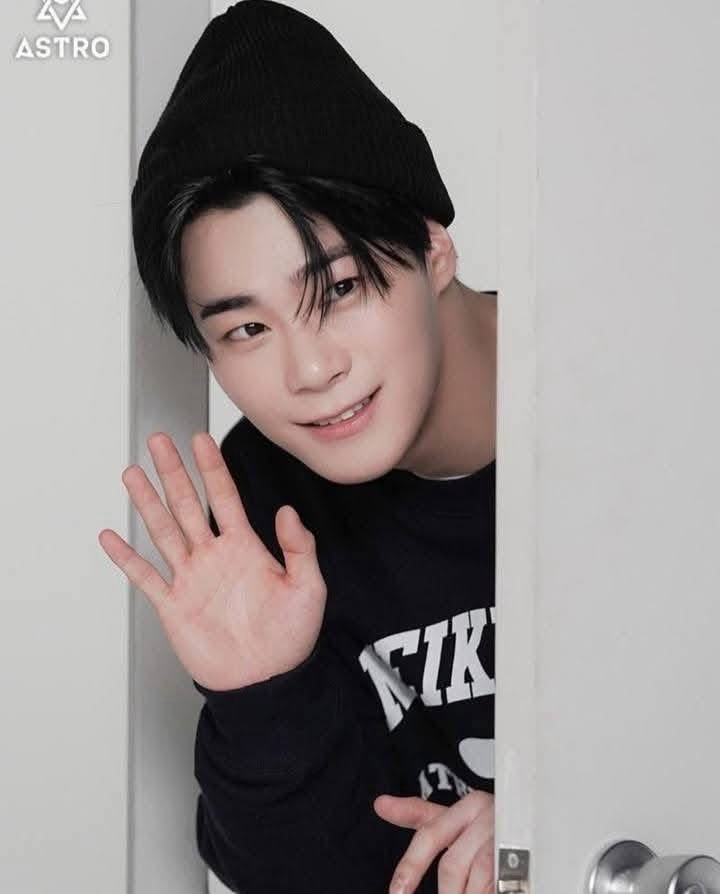 Behind-the-scenes cut of Moonbin (ASTRO)